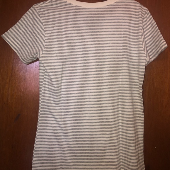 🌻 2 for $20 🌻 Disney Mickey Mouse Love T-shirt - Picture 2 of 3